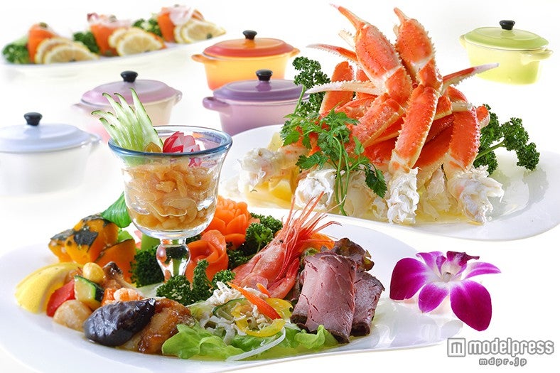 和洋中100種類のメニューが揃うブッフェ／画像提供：あさやホテル