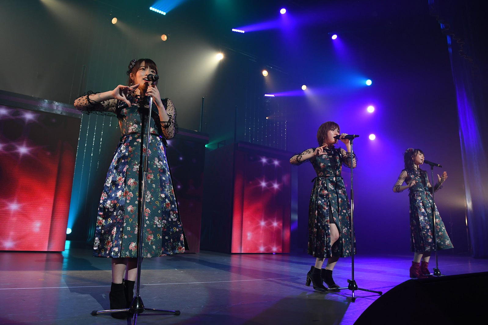 岡部麟、岡田奈々、山内瑞葵（C）AKS