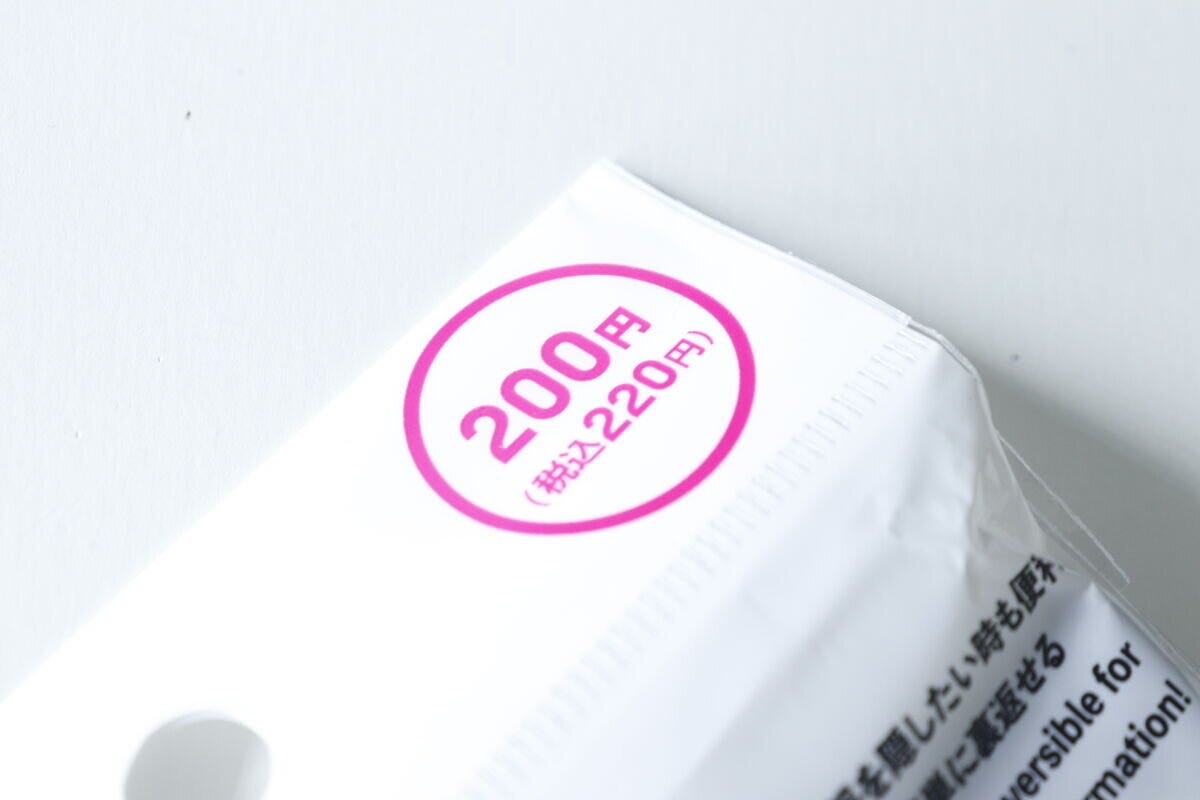 ダイソー IDケース(横型、リール付)220円 ダイソーのIDケース(横型、リール付)220円