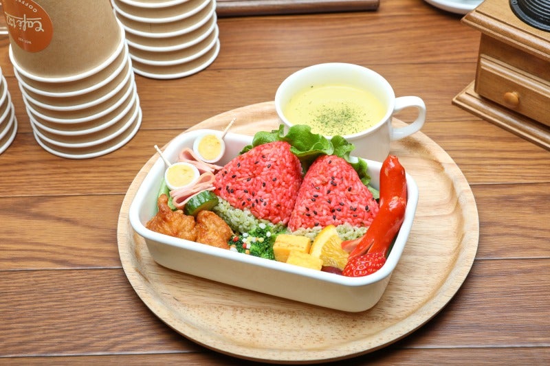 MARK スイカみたいなお弁当2,079円（税込）（C）SM ENTERTAINMENT JAPAN INC．