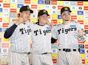 阪神・佐藤輝「じいちゃん、ばあちゃん来てたんで」 祖父母の前で豪快12号2ラン、スタンドへ手を上げる「いいところを見せられてよかったと思います」