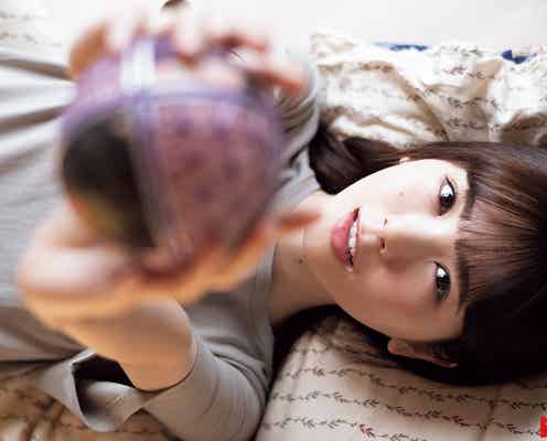 乃木坂46筒井あやめ、優しい空気感溢れる “今”切り取ったグラビア披露<独占カットあり>