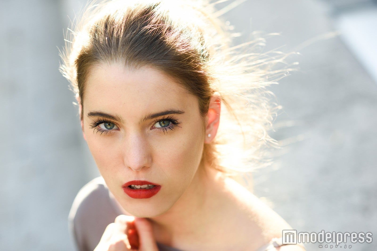 顔全体が明るい印象に（Photo by javiindy／Fotolia）