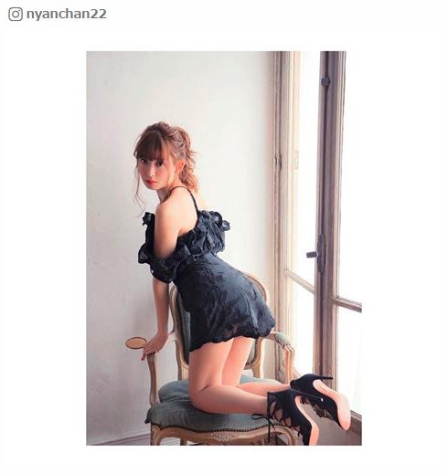 小嶋陽菜、美ヒップ強調　SEXYボディ公開で「美しい」「うっとり」