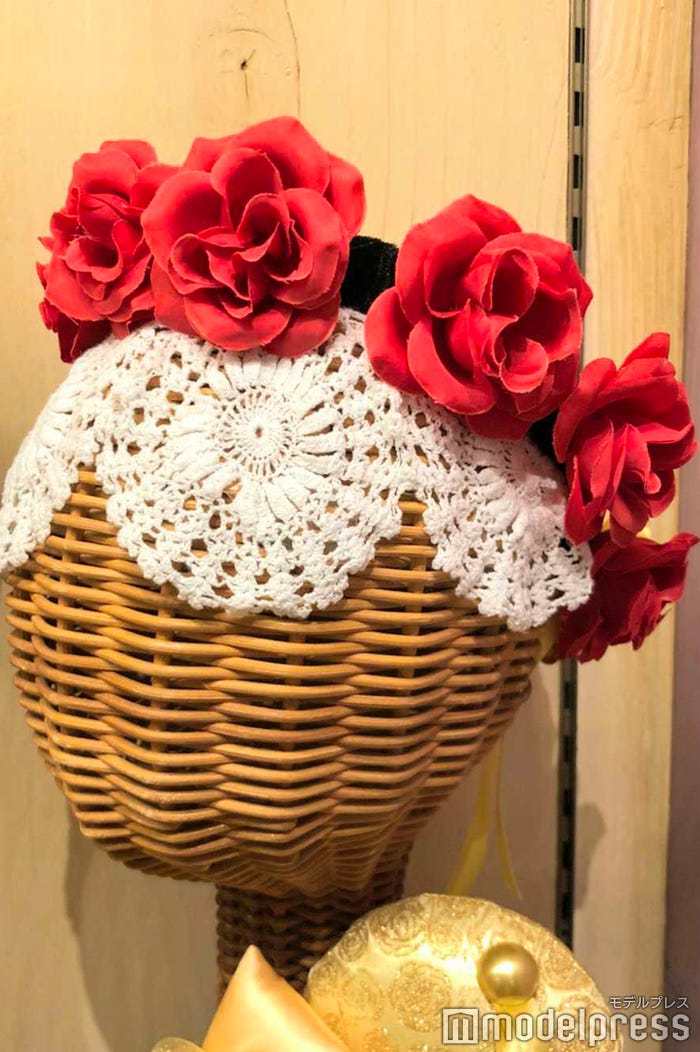 バラのカチューシャ/ニューファンタジーランド「ビレッジショップス」の新グッズ (C)モデルプレス (C)Disney