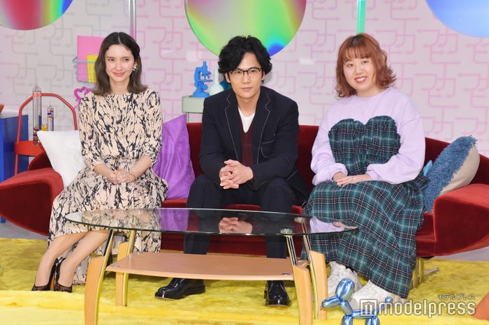 (左から)市川紗椰、稲垣吾郎、そわんわん(C)モデルプレス
