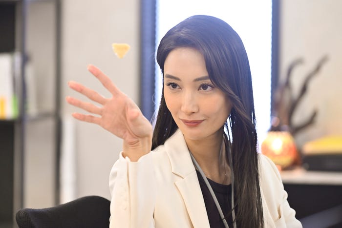 菜々緒「無能の鷹」第6話(C)テレビ朝日