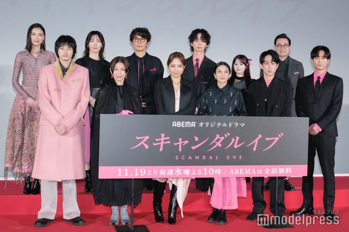 (後列左から)茅島みずき、帆純まひろ、ユースケ・サンタマリア、橋本淳、齊藤なぎさ、鈴木浩介(前列左から)柳俊太郎、鈴木保奈美、川口春奈、柴咲コウ、横山裕、浅香航大(C)モデルプレス