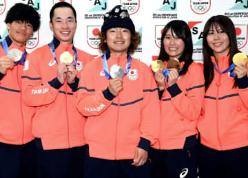 「スノボ勢仲良いなぁ」「ほっこり」村瀬心椛らスノボ3人が生出演、おにぎり本気食べ姿に「かわいい」スタジオも沸く