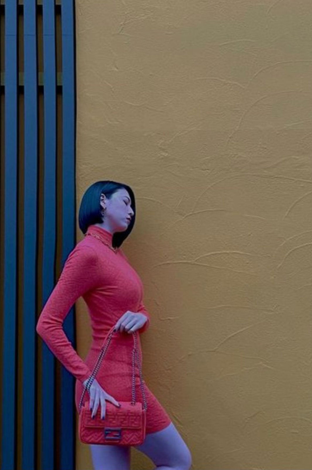 三吉彩花、美ボディライン＆美脚ショットに反響「美しい」