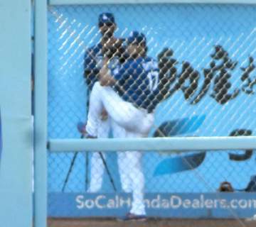 大谷翔平がブルペン入り 7月22日以来の投球練習再開で全球種34球 ラスト2球は全力投球 フリードマン編成補部長らも見守る異例の光景