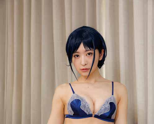 真島なおみ、セクシーランジェリーのコスプレ姿披露