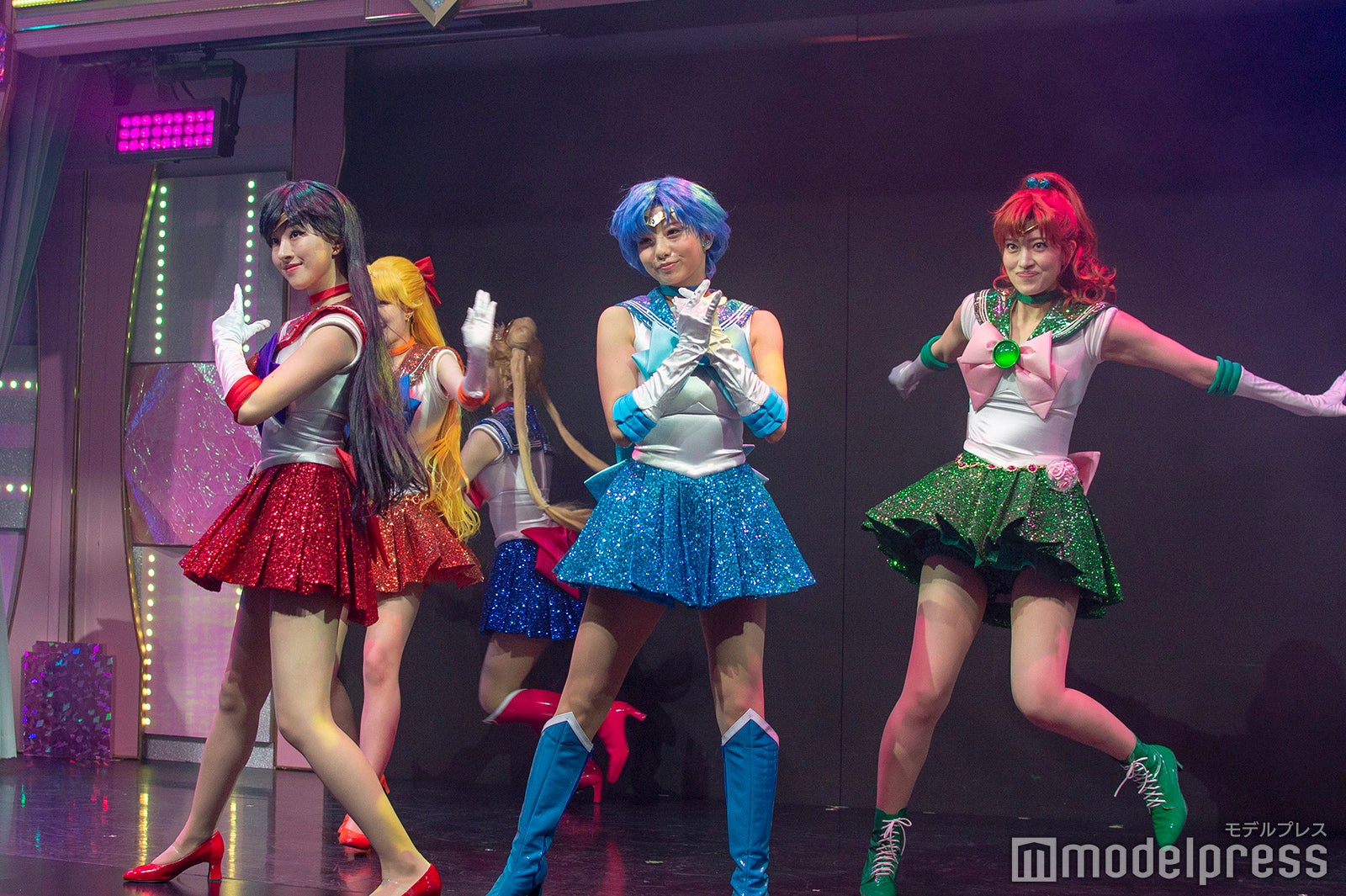 ショーの様子（C）モデルプレス