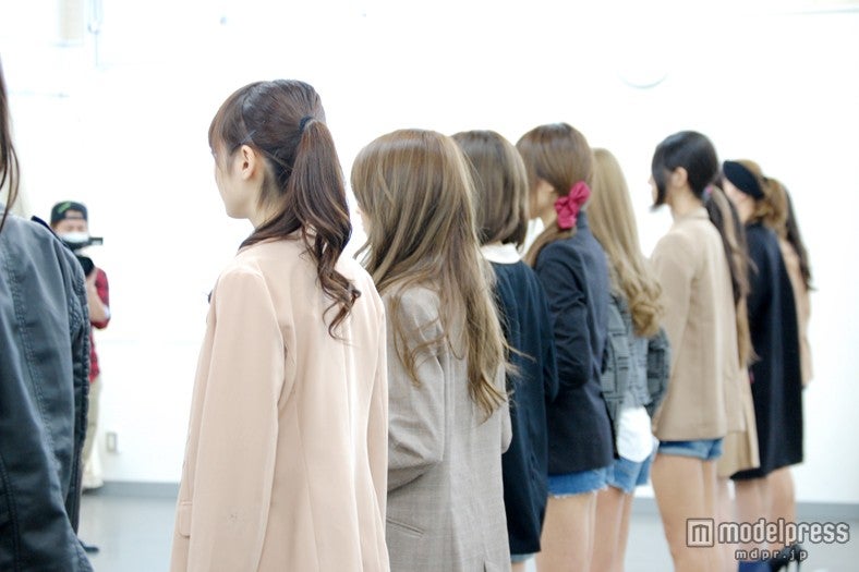 “ジャケット”を使ってのウォーキングレッスン／（C）Miss TGC 2014