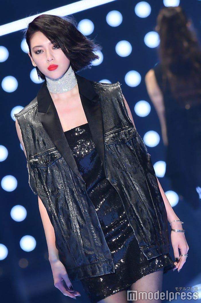 (C)モデルプレス