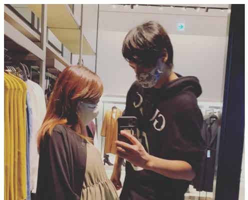 第2子妊娠中の川崎希、大きなお腹披露 夫・アレクが公開「スイカくらい大きいよ」