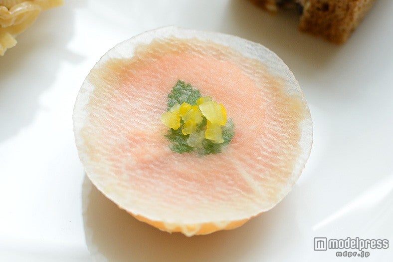 スモークサーモントラウトムースのタルトレット