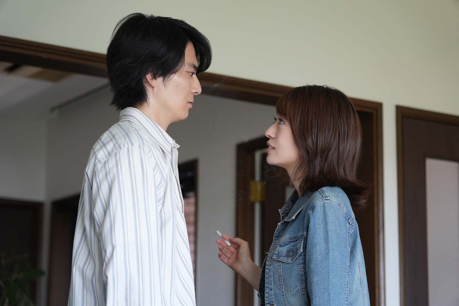 西山潤、田辺桃子「笑うマトリョーシカ」第4話より（C）TBS