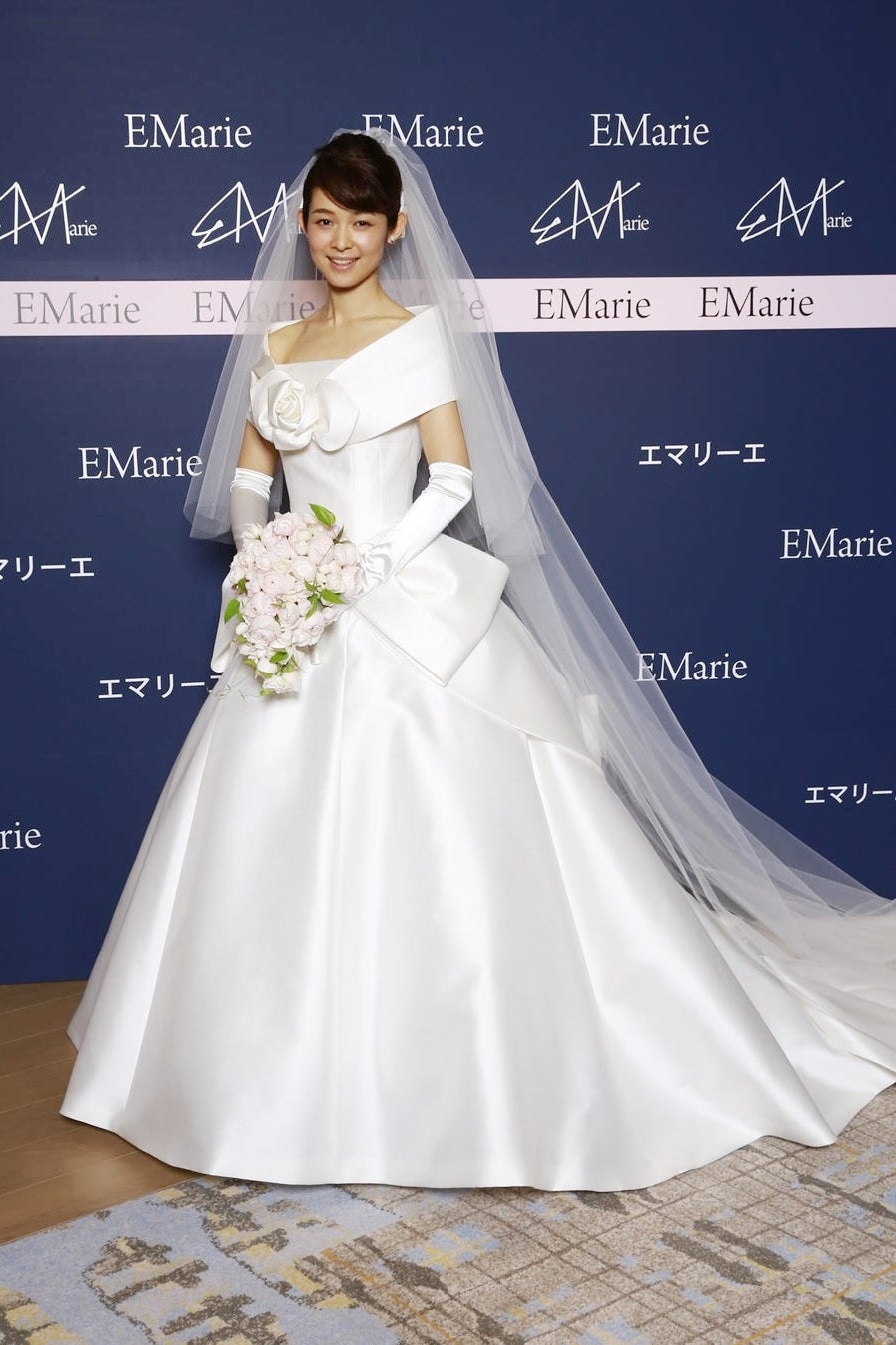 藤澤恵麻が挙式 純白ウエディングドレス姿披露 モデルプレス
