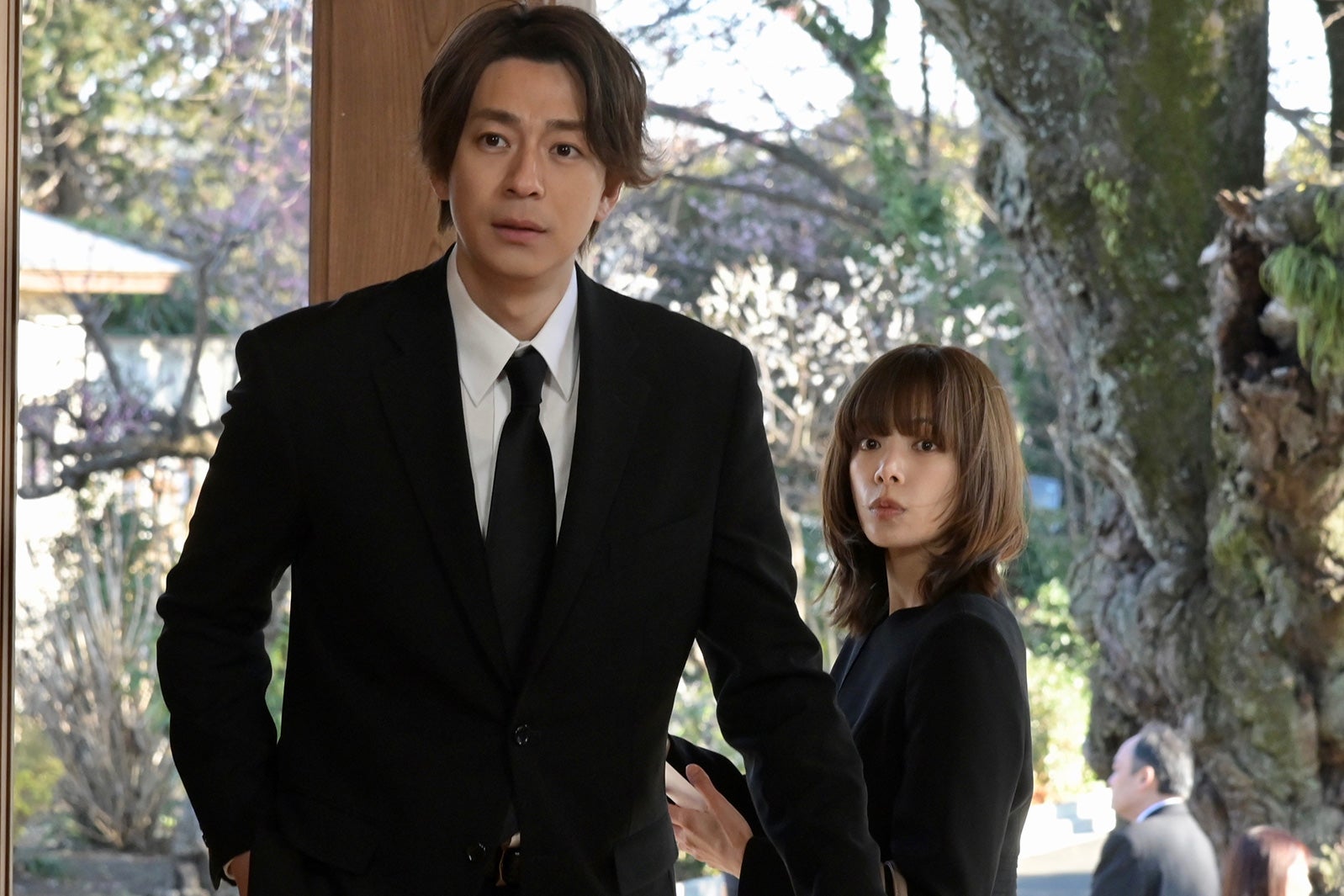 （左から）三浦翔平、桜井ユキ（C）カンテレ