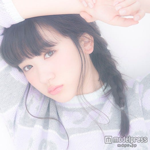 永野芽郁「オフィシャルカレンダー2016」より(画像提供:所属事務所)