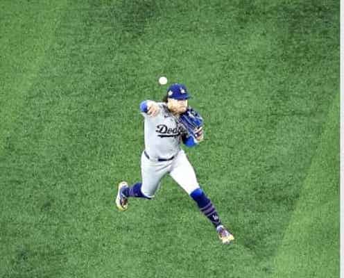 ドジャース グラスノーが圧巻の火消し!キケが超絶ファインプレーで併殺締め!山本由伸と佐々木朗希が抱き合って喜ぶ