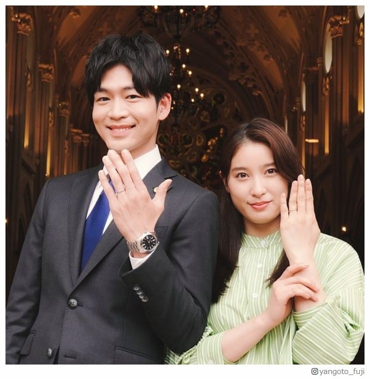 「やんごとなき一族」土屋太鳳＆松下洸平、“結婚指輪”輝くオフショットに反響殺到「素敵」「微笑ましい」