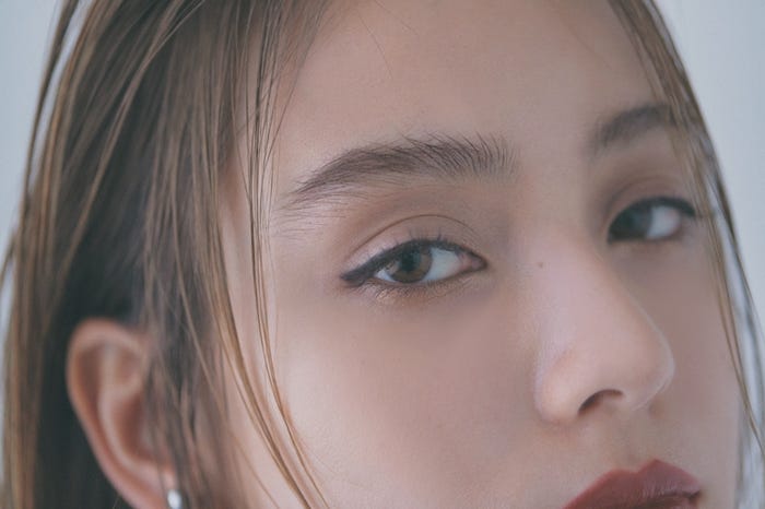 滝沢カレンファーストスタイルブック「地球はココです。私はコレです。」(光文社、2月2日発売)より(画像提供:光文社)