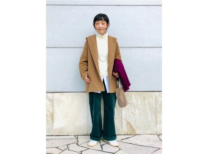 前を開けてインナーを見せても、前を閉じて違った印象に見せても◎　出典：StyleHint