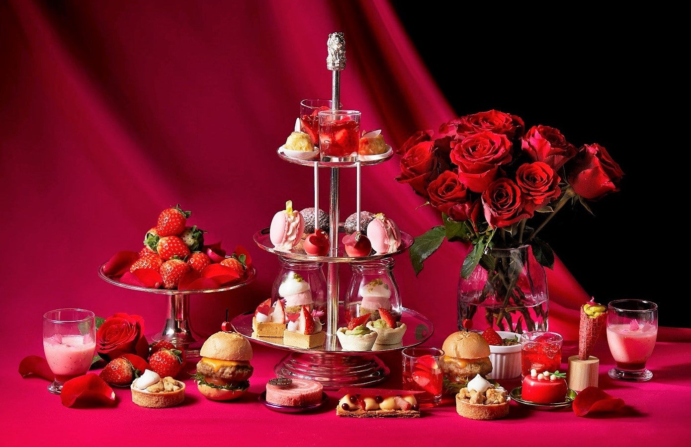 大阪でいちごアフタヌーンブッフェ「ストロベリーアモーレ」“愛”テーマに赤色＆ハートスイーツ提供