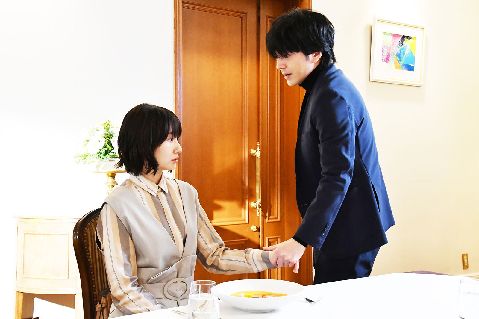 波瑠、林遣都／「愛しい嘘～優しい闇～」第2話より（C）テレビ朝日