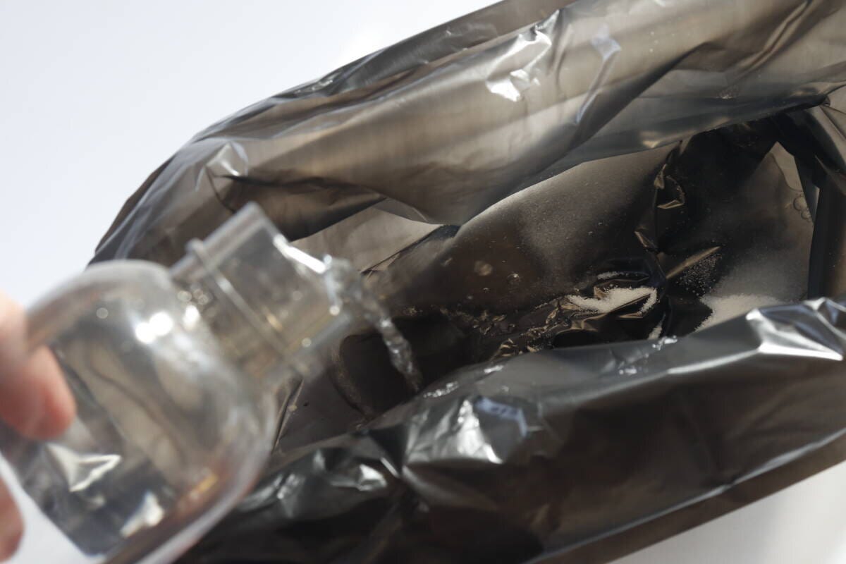 携帯トイレ　水注入