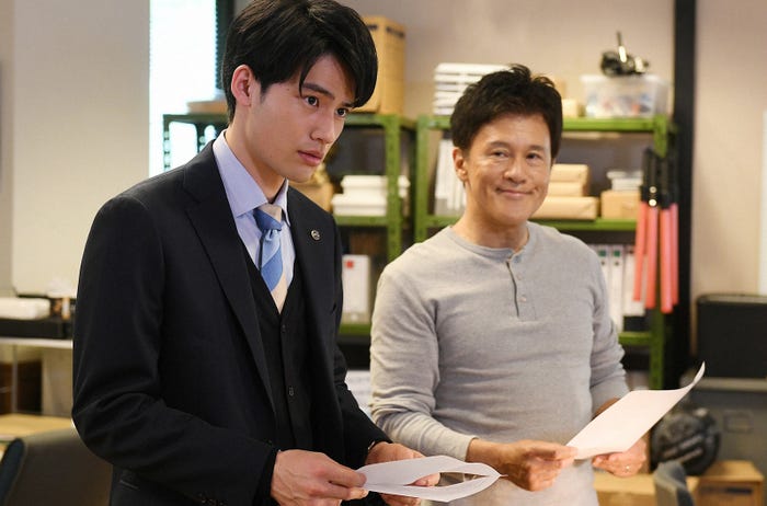 岡田健史、橋本じゅん/「MIU404」第3話より(C)TBS