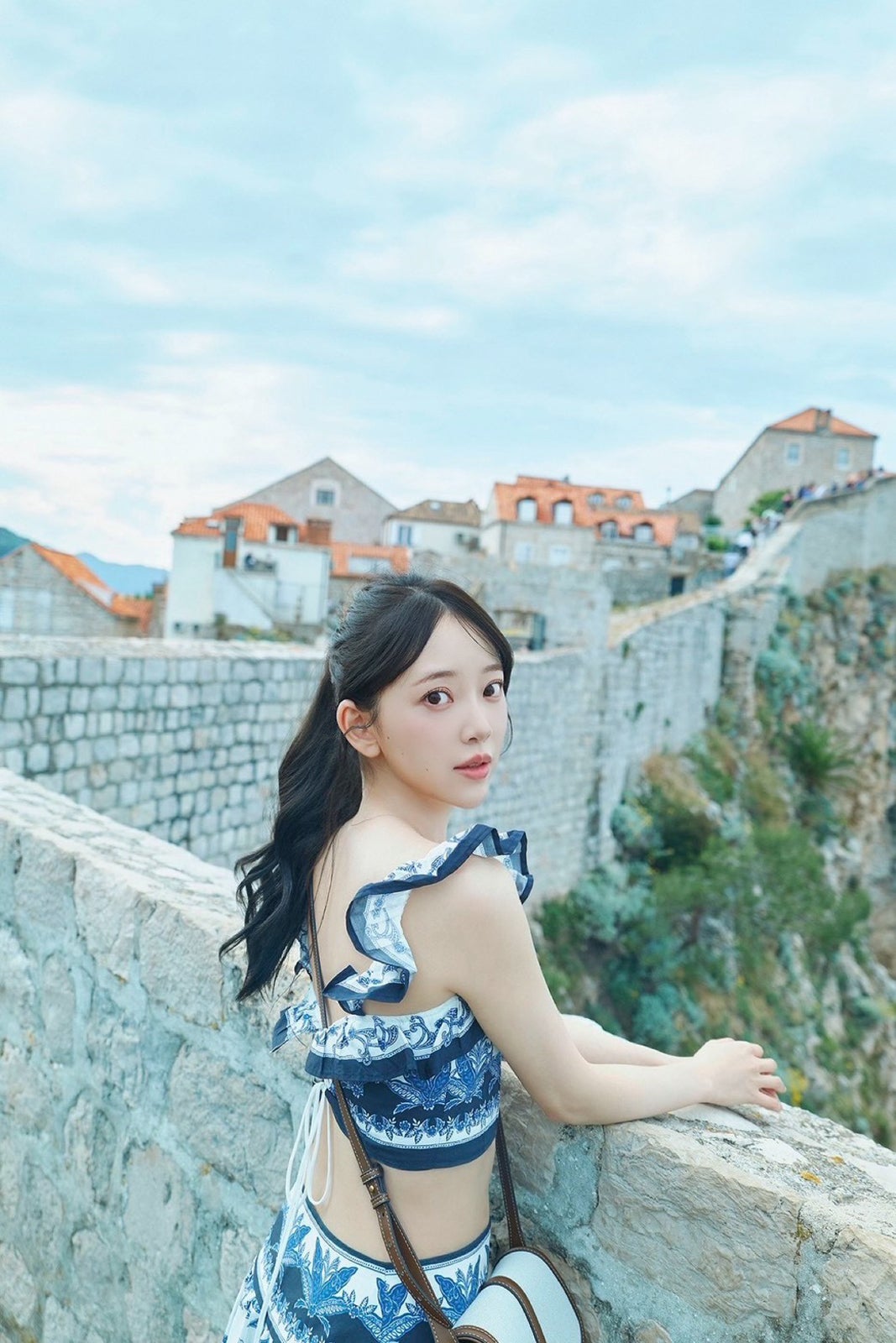 堀未央奈、6年ぶりの写真集「深紅の余韻」にタイトル決定 表紙解禁