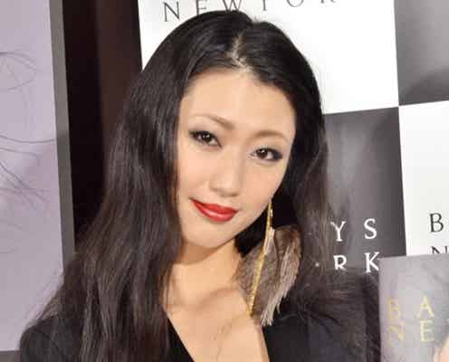 壇蜜、ノーブラ☓ジャケットで悩殺