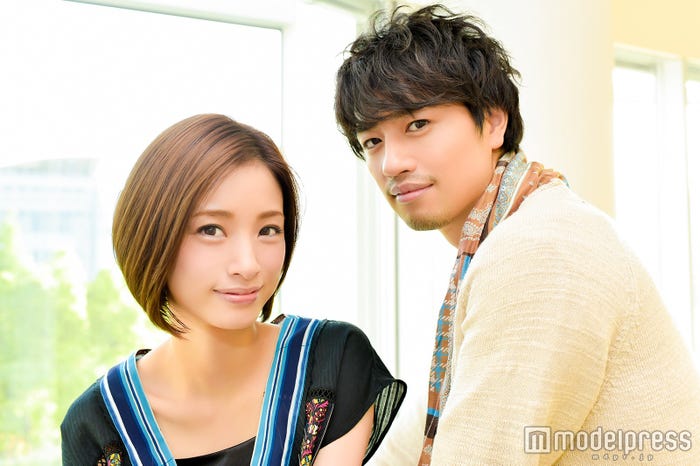 上戸彩、斎藤工(C)モデルプレス