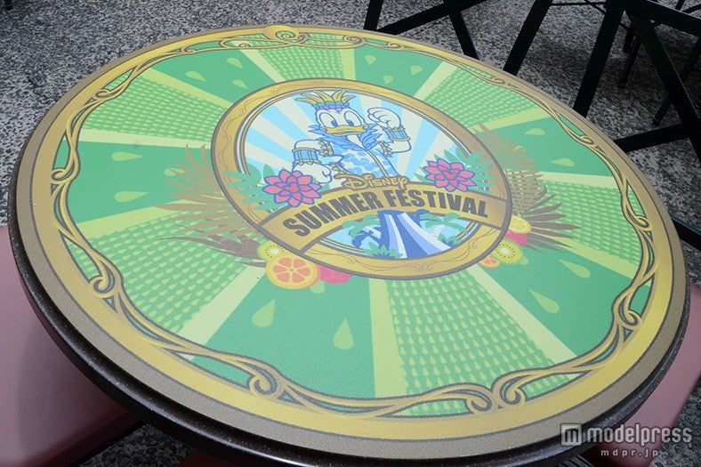 テーブルもイベントデコレーション（ドナルド）