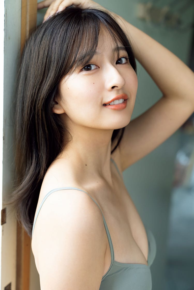 初芽里奈　グラビア 