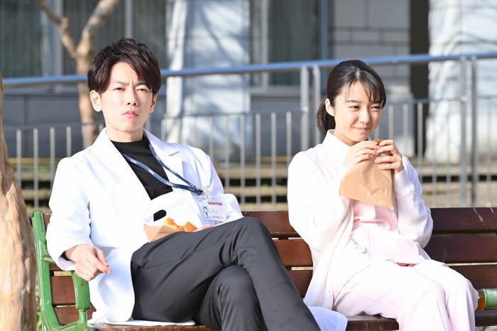 佐藤健、上白石萌音/「恋はつづくよどこまでも」第5話より(C)TBS