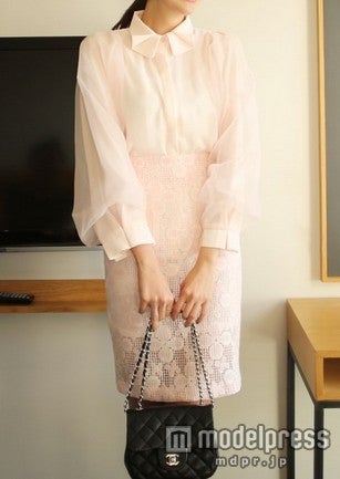 柔らかな印象　ハイウエストレースタイトスカート「OGAGE JAPAN」5,980円（税込）