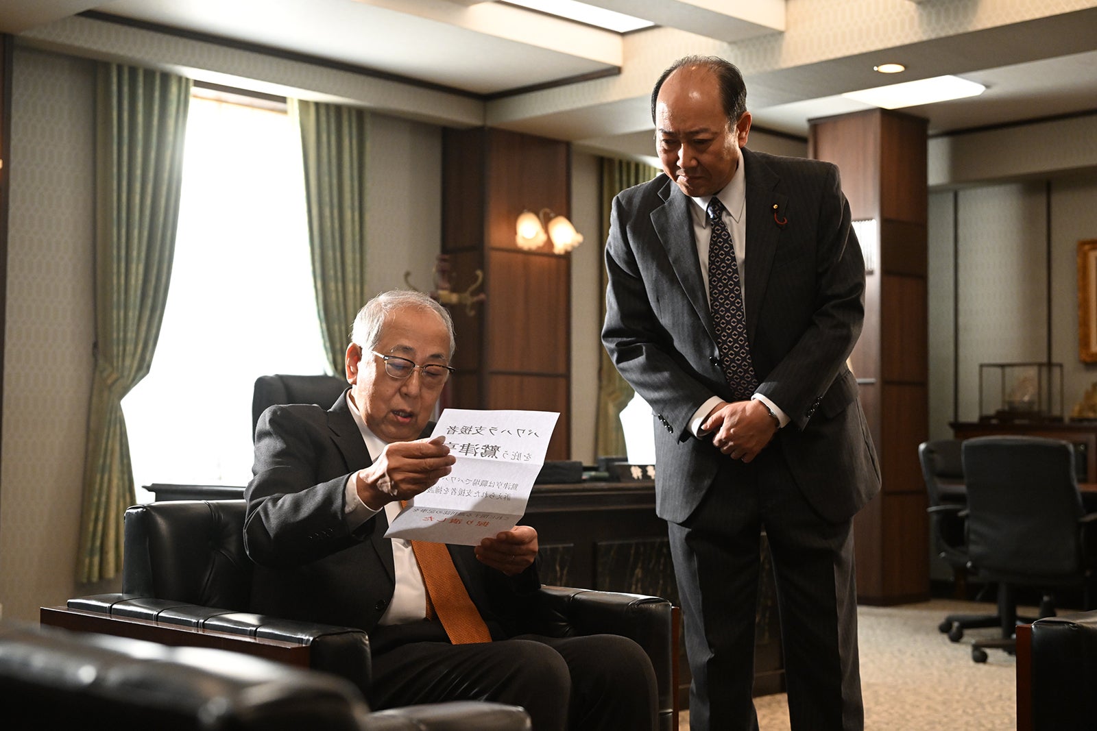 （左）岸部一徳 「罠の戦争」第10話より（C）カンテレ