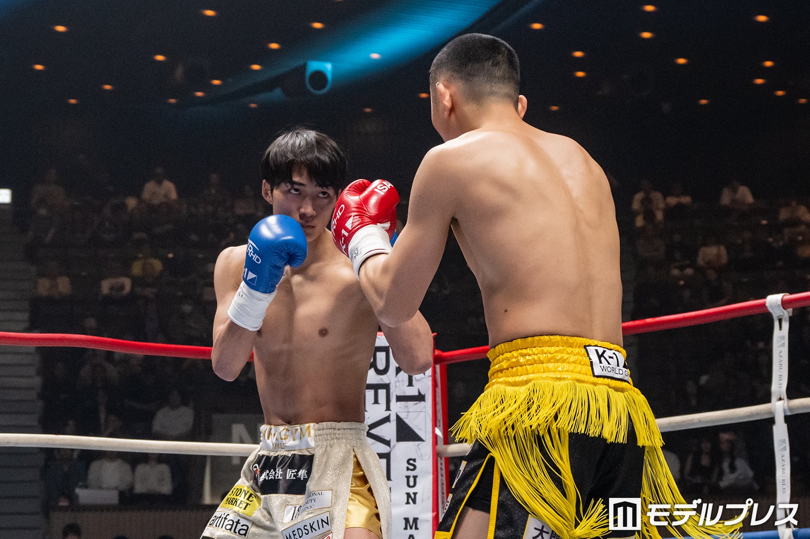 （左）大久保琉唯（C）モデルプレス