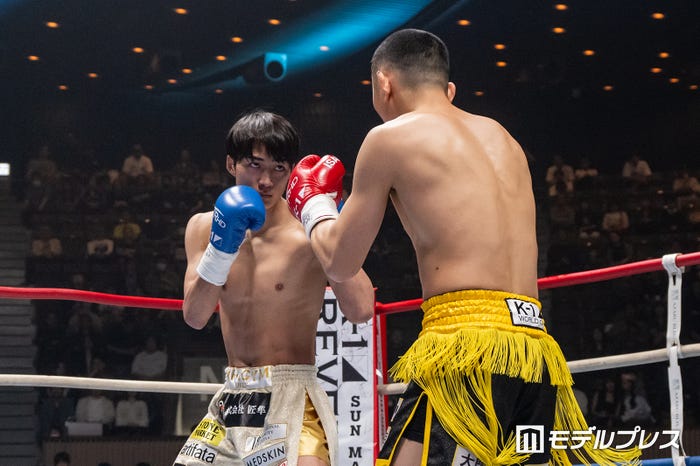 (左)大久保琉唯(C)モデルプレス