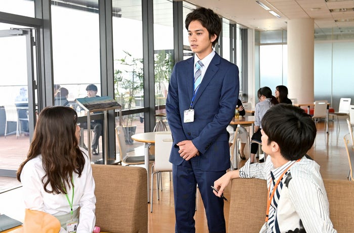 松岡茉優、北村匠海、三浦春馬さん/「おカネの切れ目が恋のはじまり」第3話より(C)TBS