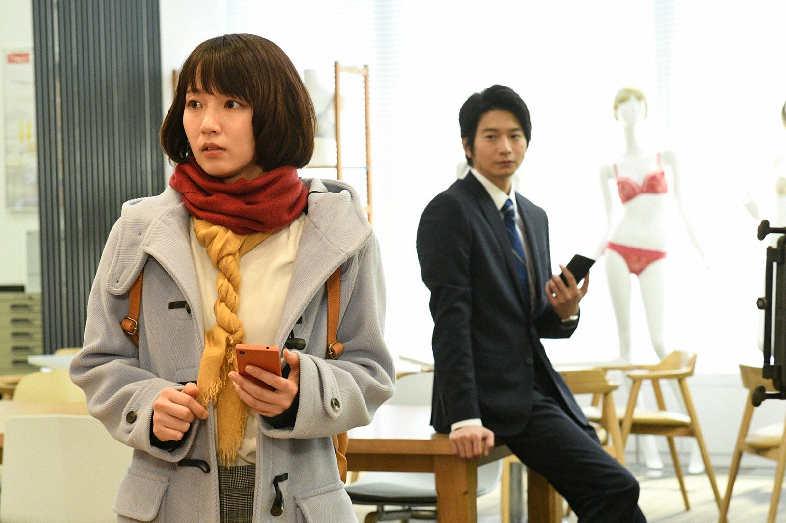 吉岡里帆、向井理／「きみが心に棲みついた」第1話より（C）TBS