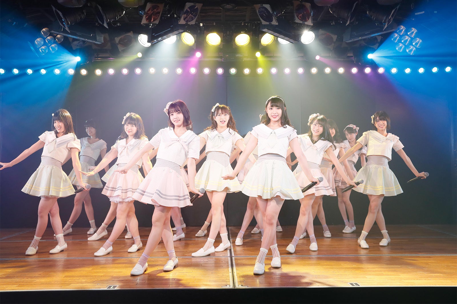 AKB48チーム8／AKB48チーム8「その雫は、未来へと繋がる虹になる。」公演（C）AKS