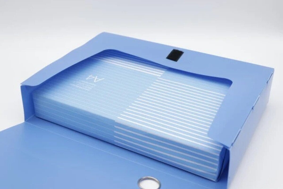 ダイソー ファイルケース(折畳み、A4、ブルー、黒) 使用例 ダイソー ファイルケース(折畳み、A4、ブルー、黒) 使用例