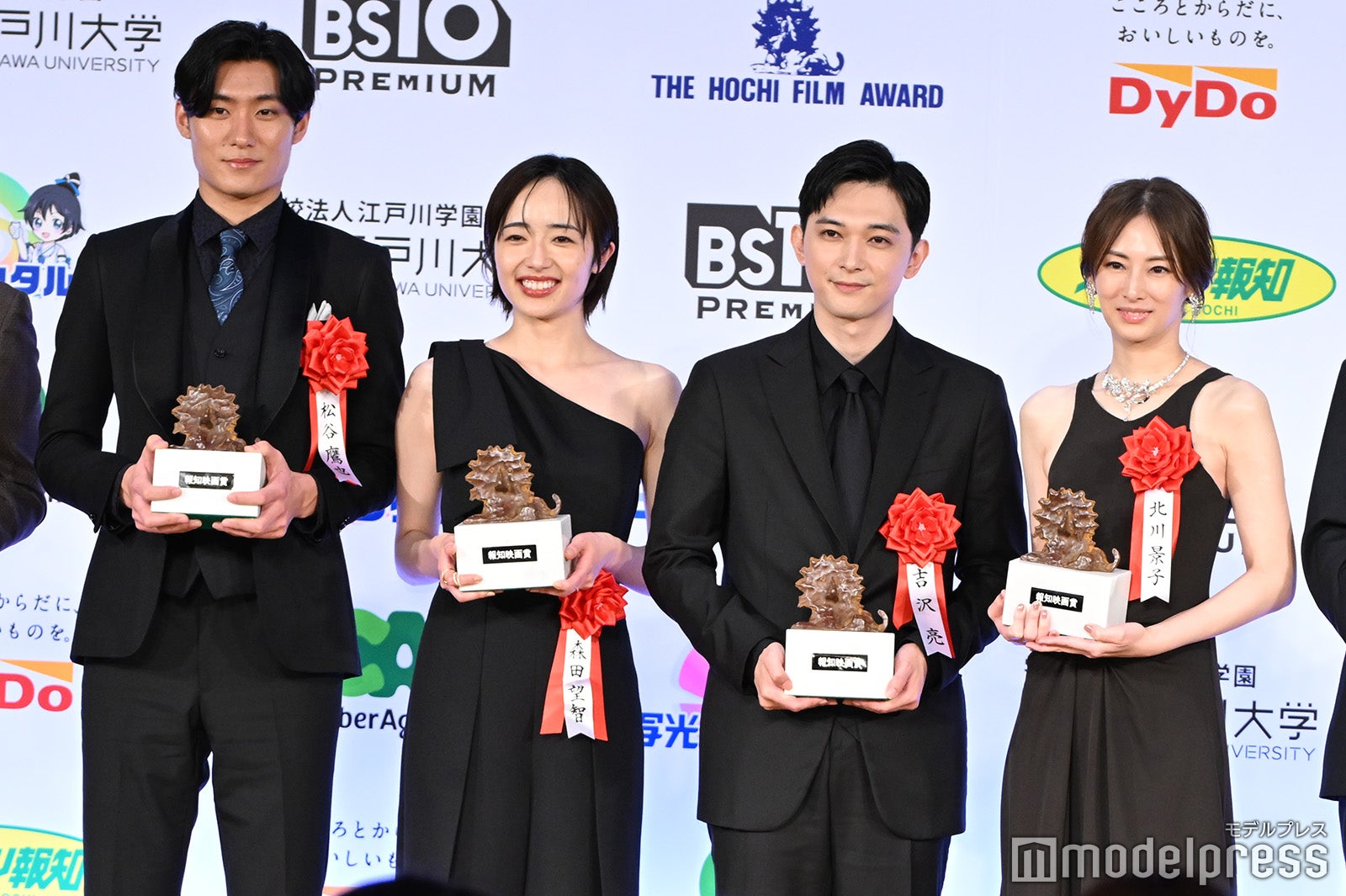 （左から）松谷鷹也、森田望智、吉沢亮、北川景子（C）モデルプレス