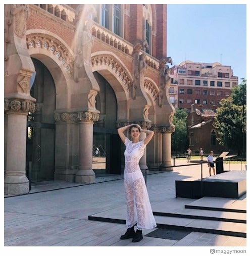 マギー“スケスケ”ドレスでダンス「セクシー」「憧れスタイル」の声