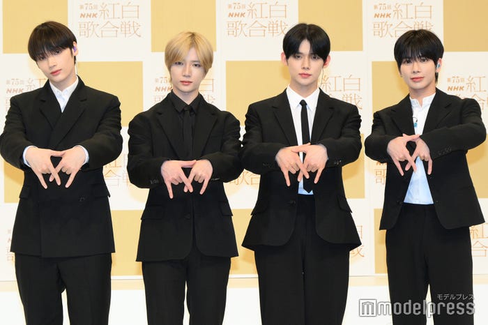(左から)ヒュニンカイ、ボムギュ、ヨンジュン、テヒョン/TOMORROW X TOGETHER(C)モデルプレス